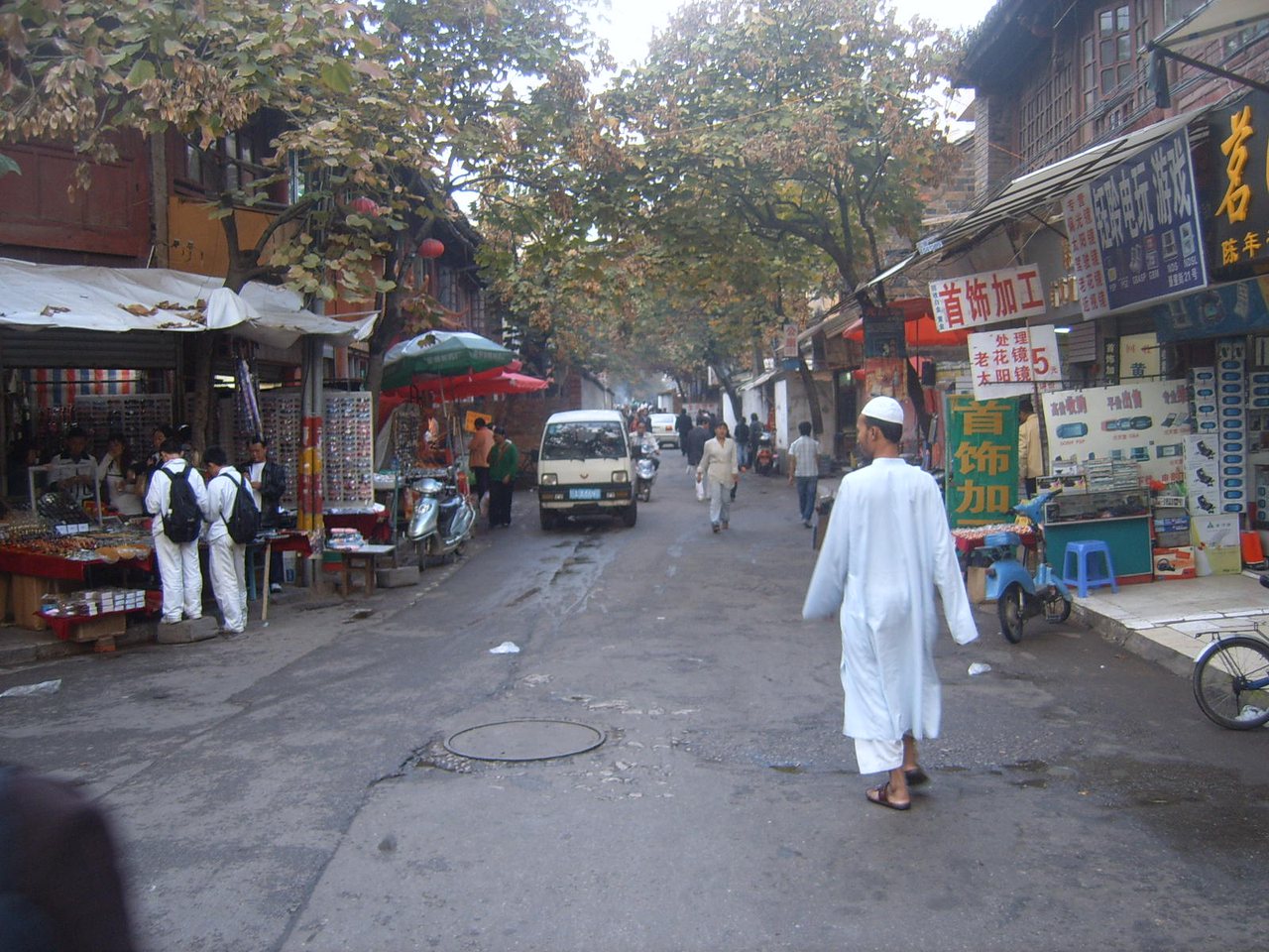 Old Kunming street scene (archive photo)